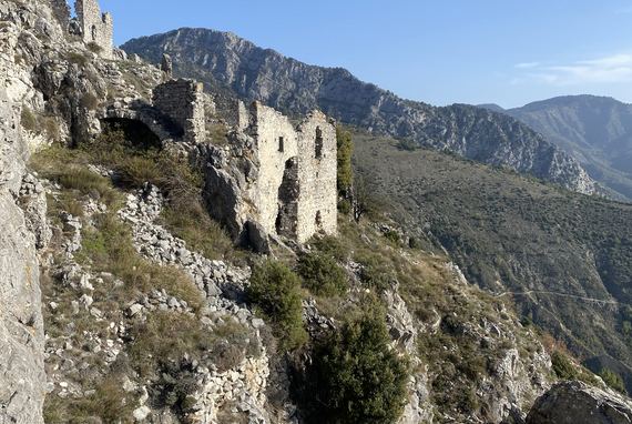 Le ruines de Rocca Sparviera - Image en taille réelle, .JPG 3,36Mo fenêtre modale