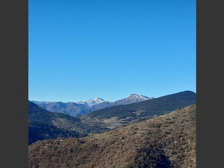 6 Vue sur le Mont St Honorat et le Dôme du Barrot - Image en taille réelle, .JPG 375Ko (fenêtre modale)