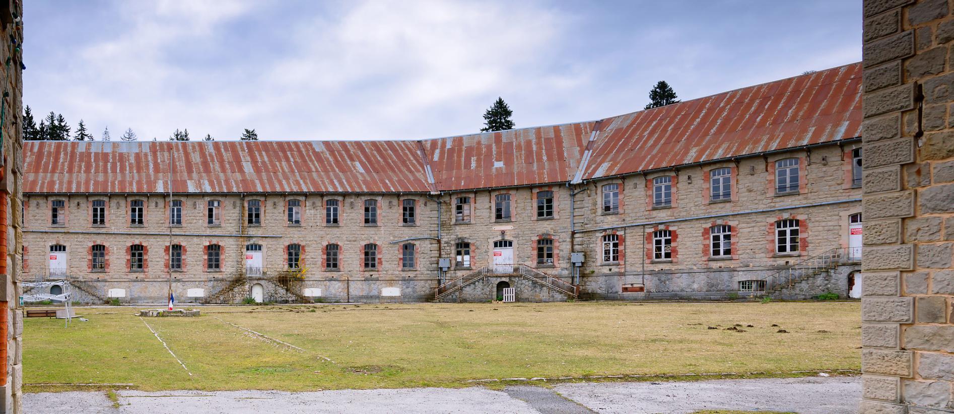 Casernement de Peïra Cava et la Caserne Crénant, Lucéram - 2 - Agrandir l'image, fenêtre modale