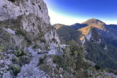 Sentier accès à la chapelle St-Michel - Agrandir l'image 7 sur 10, fenêtre modale