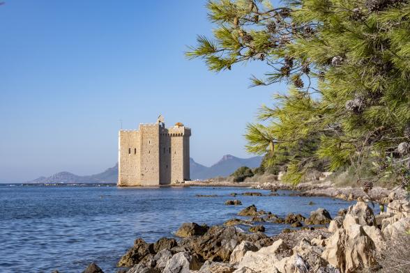 Monastère fortifié de Lérins, Île de Saint-Honorat, Cannes - Agrandir l'image, fenêtre modale