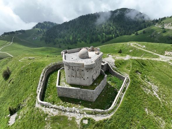 Redoute de la Pointe des trois communes - Agrandir l'image, fenêtre modale