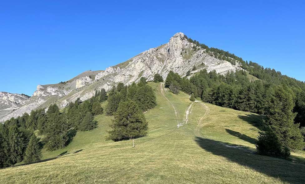 le pilier de la Bercha et sa croix - Agrandir l'image, fenêtre modale