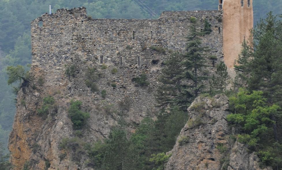 Château de la Reine Jeanne, Guillaumes - Agrandir l'image, fenêtre modale